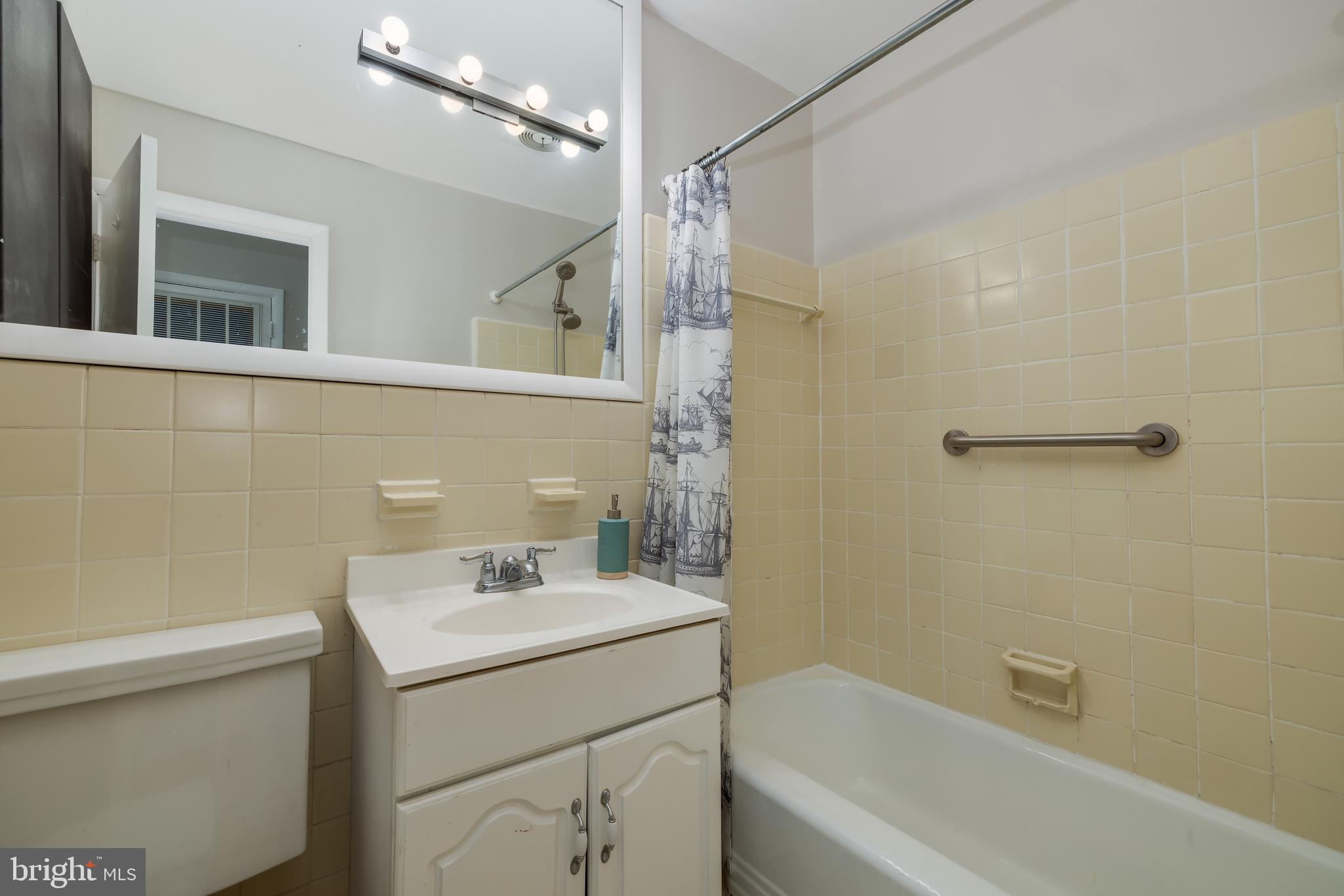 PARKSIDE CONDOMINIUMS - Residential Lease