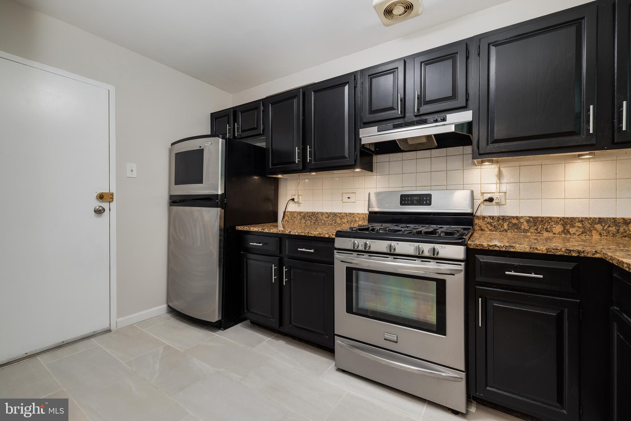 PARKSIDE CONDOMINIUMS - Residential Lease