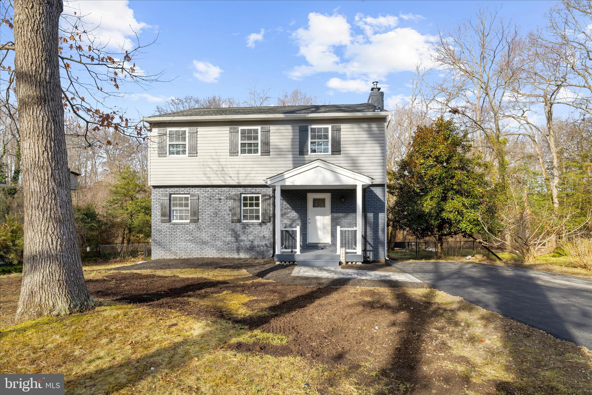 1250A CEDAR TREE LANE