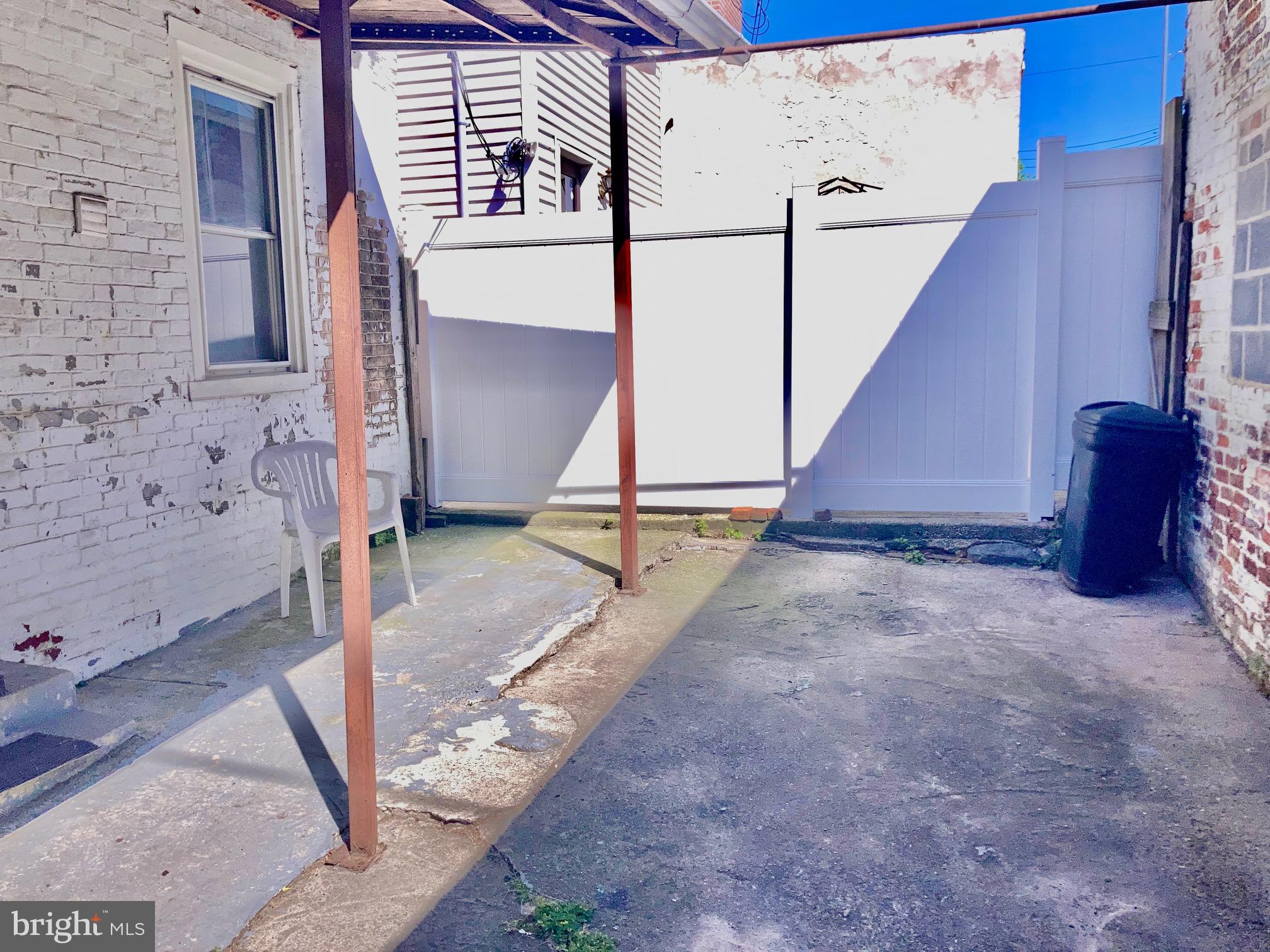 PORT RICHMOND - Residential Lease