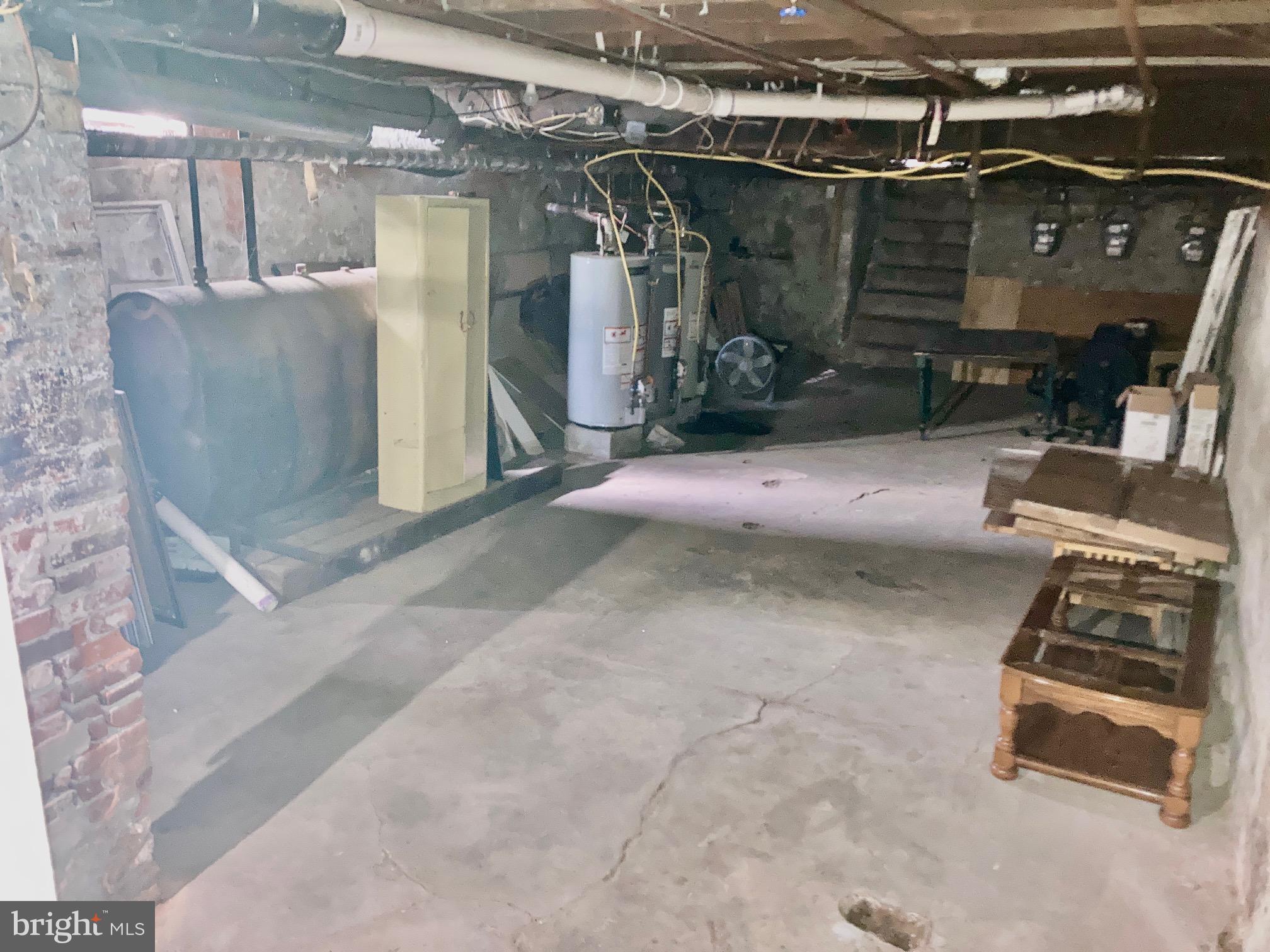 PORT RICHMOND - Residential Lease