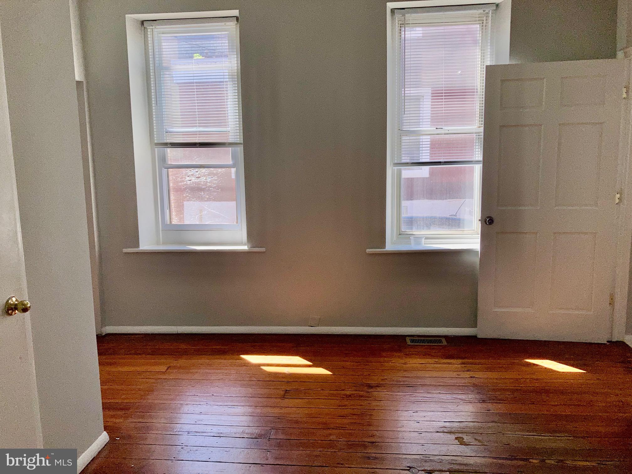 PORT RICHMOND - Residential Lease