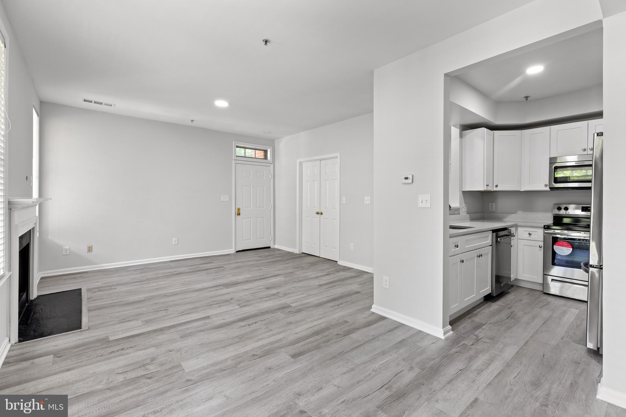 1318 GARDEN WALL CIRCLE 213