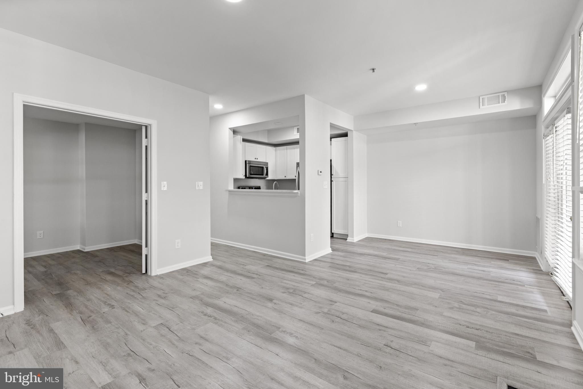 1318 GARDEN WALL CIRCLE 213