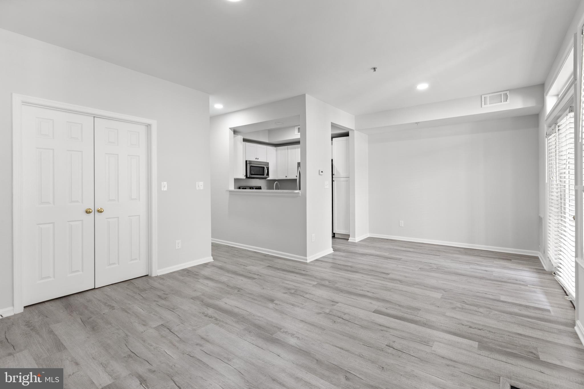 1318 GARDEN WALL CIRCLE 213