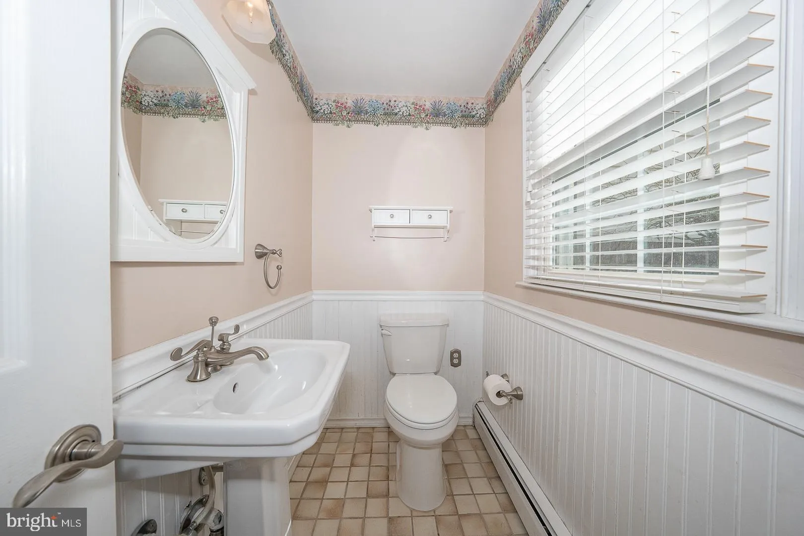 West Chester, Pennsylvania 19382, United States, 4 Bedrooms Bedrooms, ,3 BathroomsBathrooms,Residential,Pending,77267