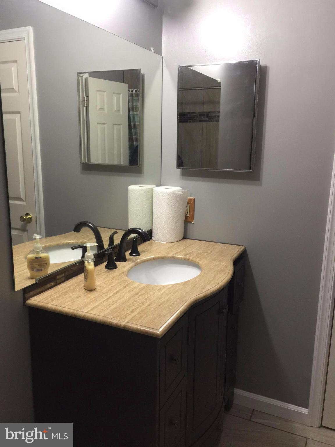 PARADISE - Residential Lease