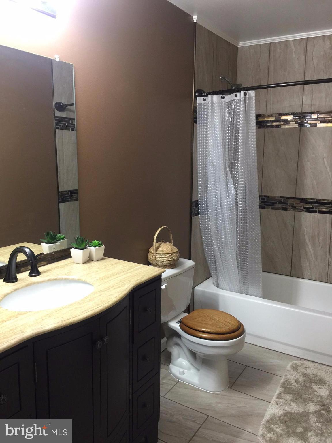 PARADISE - Residential Lease