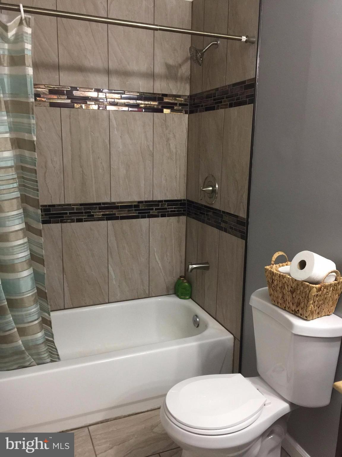 PARADISE - Residential Lease