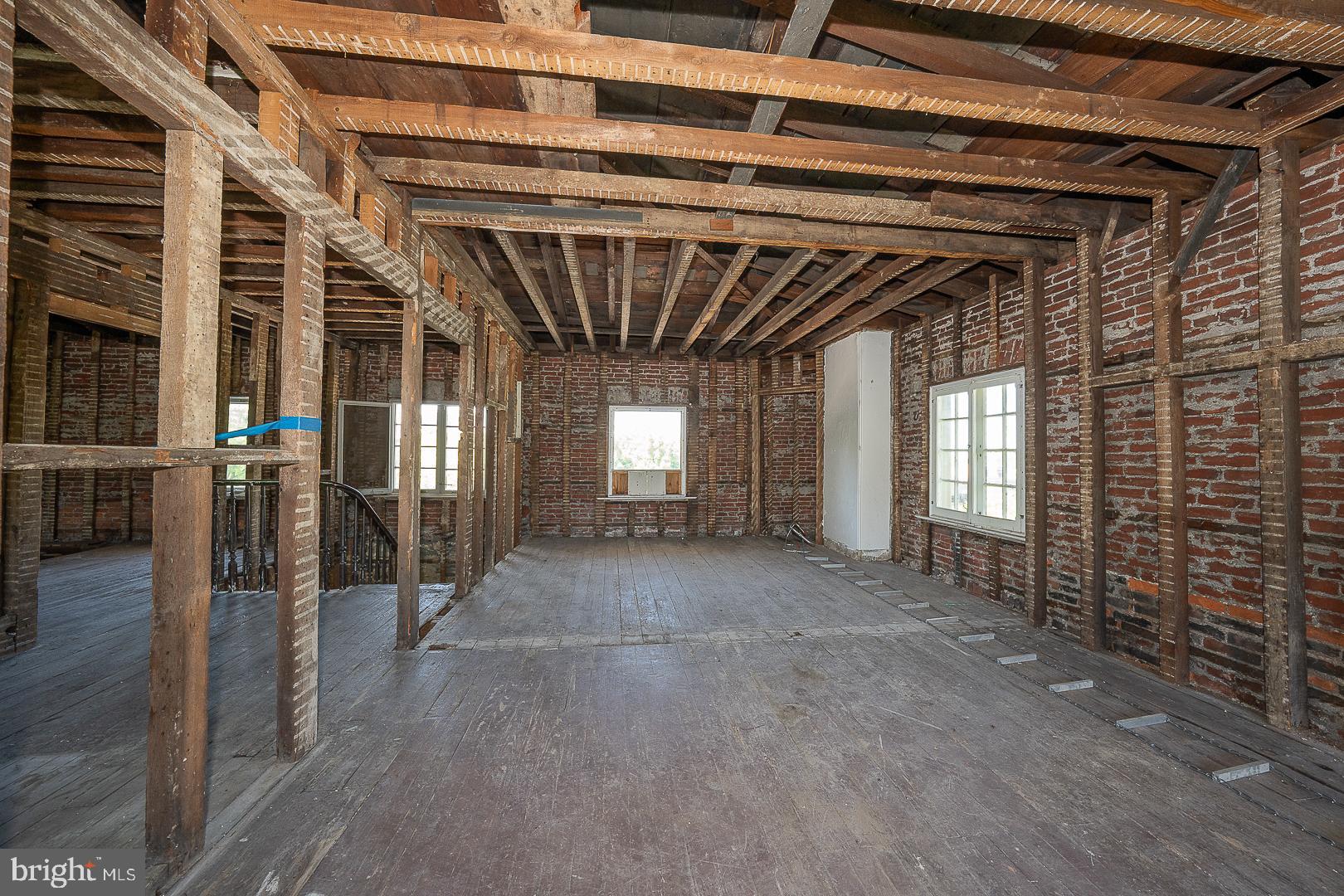 CHESTNUT HILL - Residential