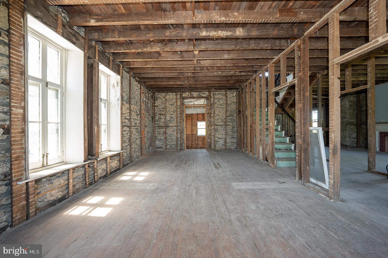 CHESTNUT HILL - Residential