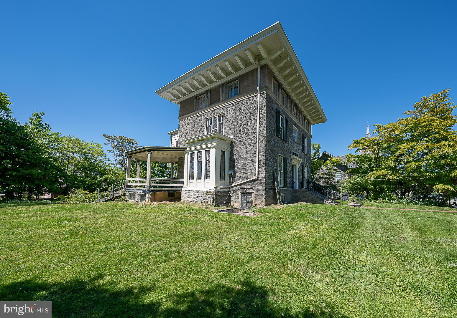CHESTNUT HILL - Residential