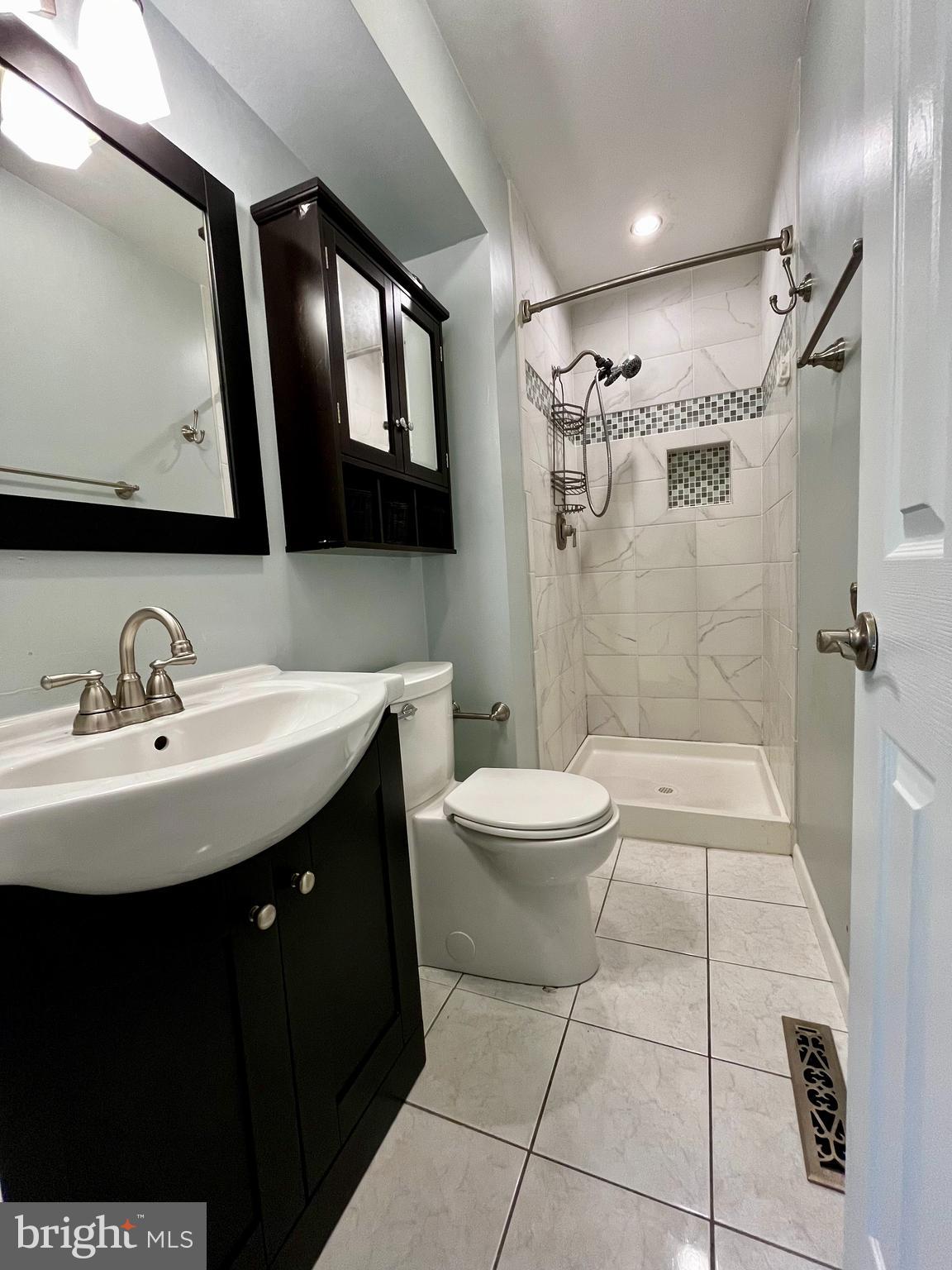 VILLAGE OF OLDE MILL - Residential Lease