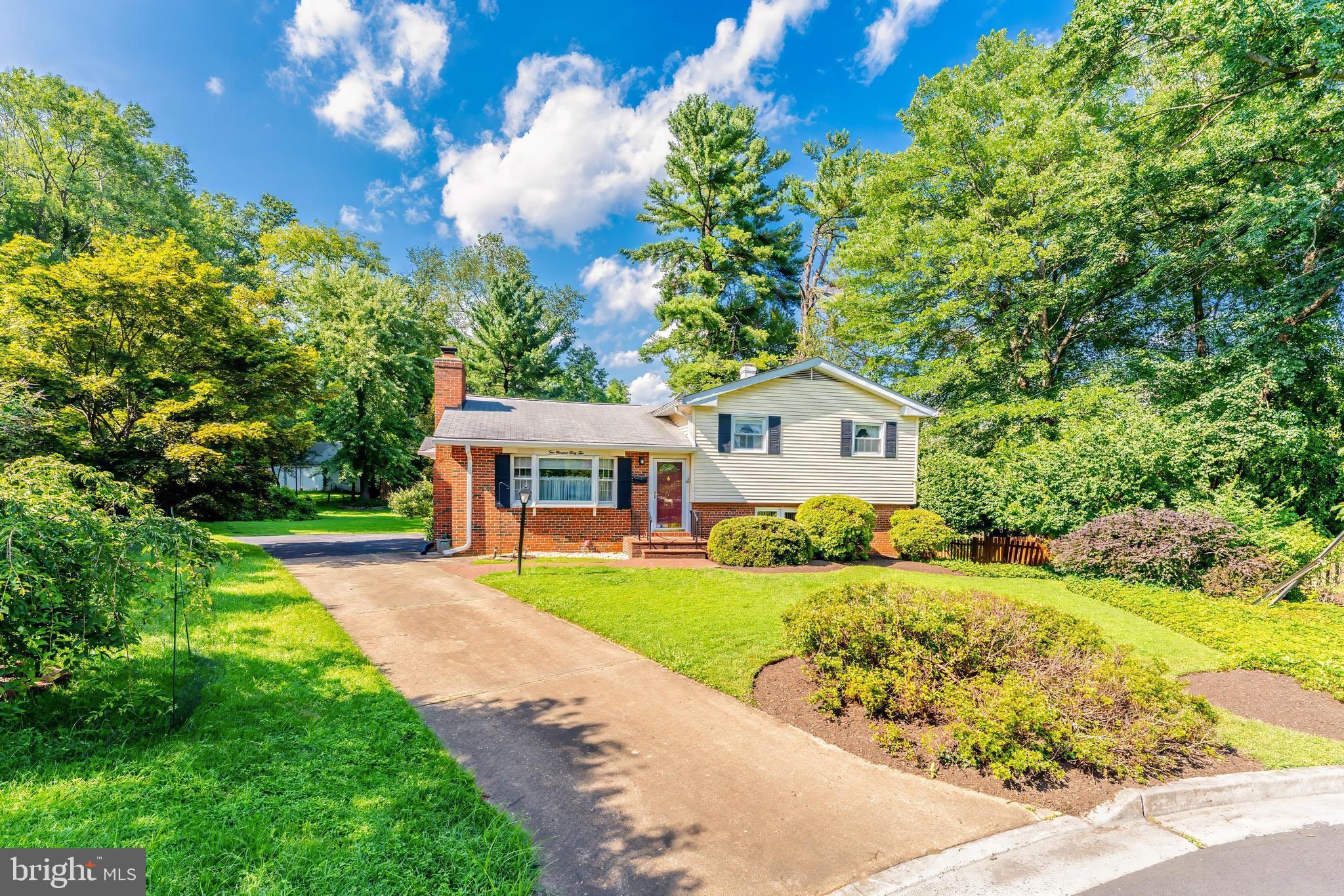 242 HILLSIDE CIRCLE SW