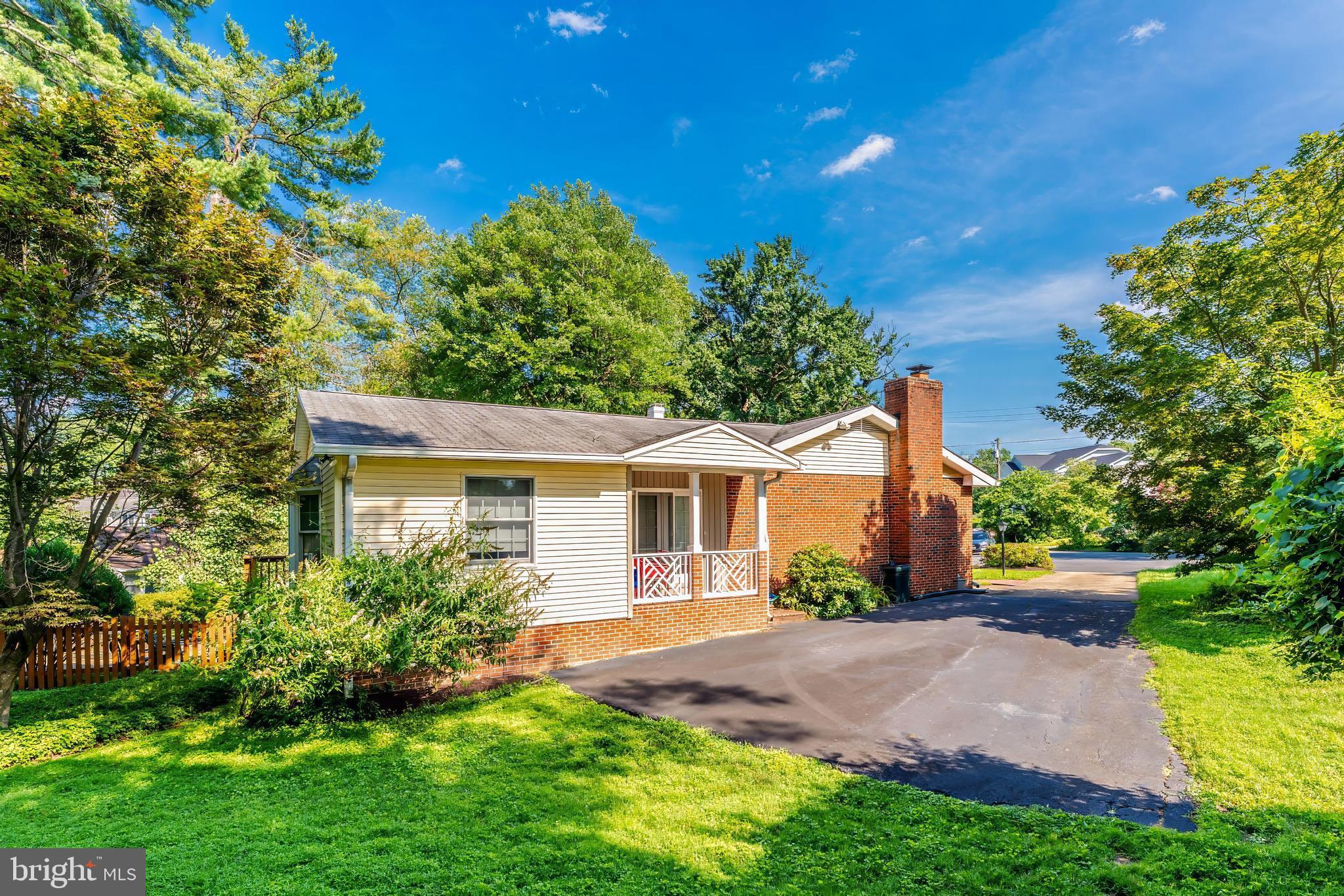 242 HILLSIDE CIRCLE SW