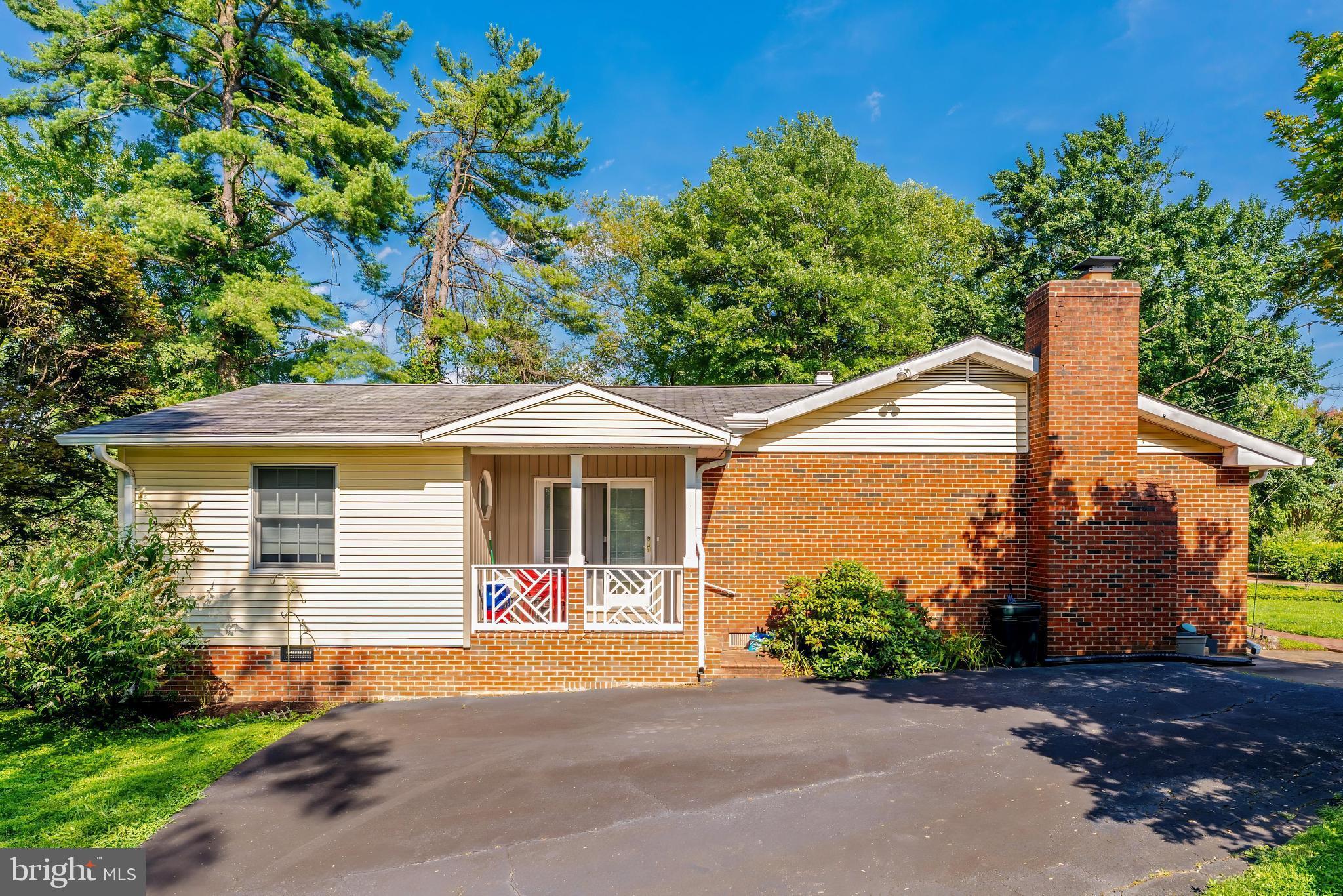 242 HILLSIDE CIRCLE SW