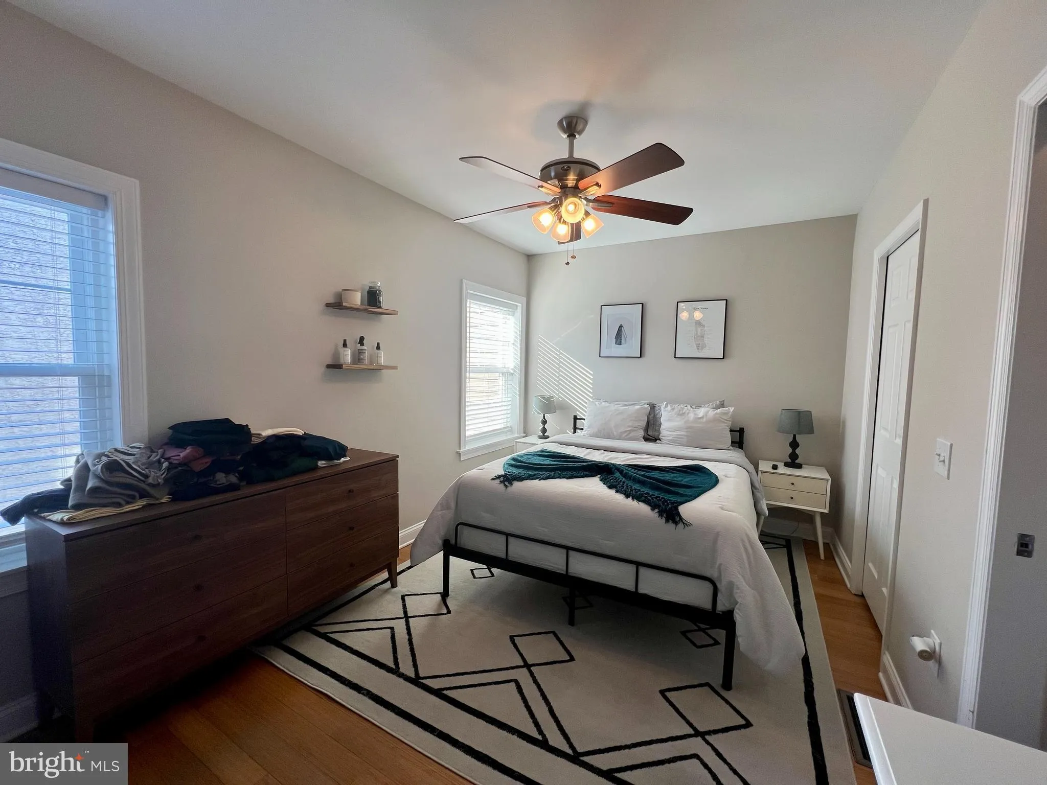 Philadelphia, Pennsylvania 19146, United States, 3 Bedrooms Bedrooms, ,3 BathroomsBathrooms,Residential,Pending,138990