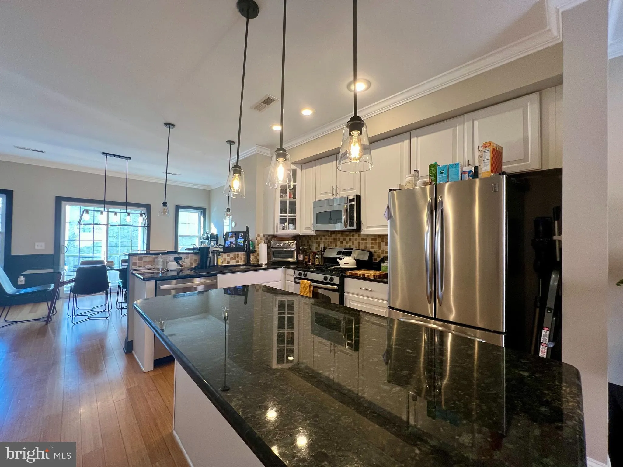 Philadelphia, Pennsylvania 19146, United States, 3 Bedrooms Bedrooms, ,3 BathroomsBathrooms,Residential,Pending,138990