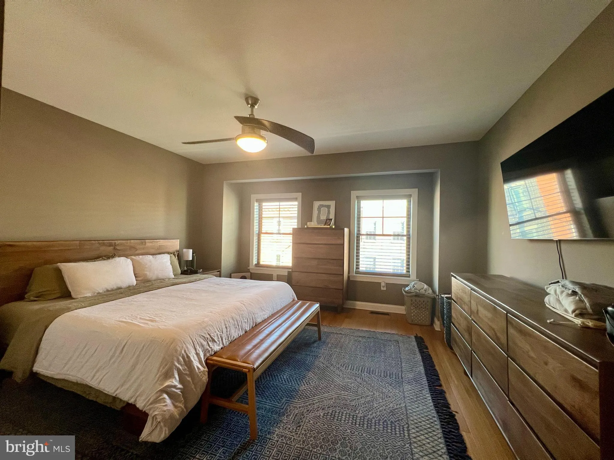 Philadelphia, Pennsylvania 19146, United States, 3 Bedrooms Bedrooms, ,3 BathroomsBathrooms,Residential,Pending,138990