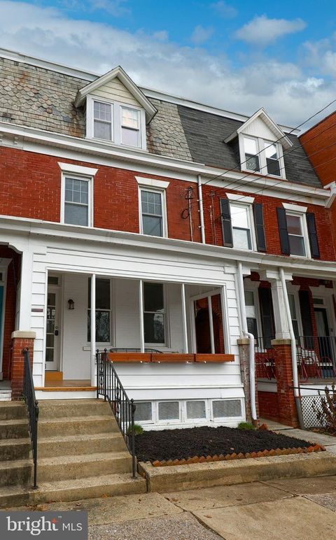 Photo of 338 N Pine Street, Lancaster, PA 17603 (MLS # PALA2044192)
