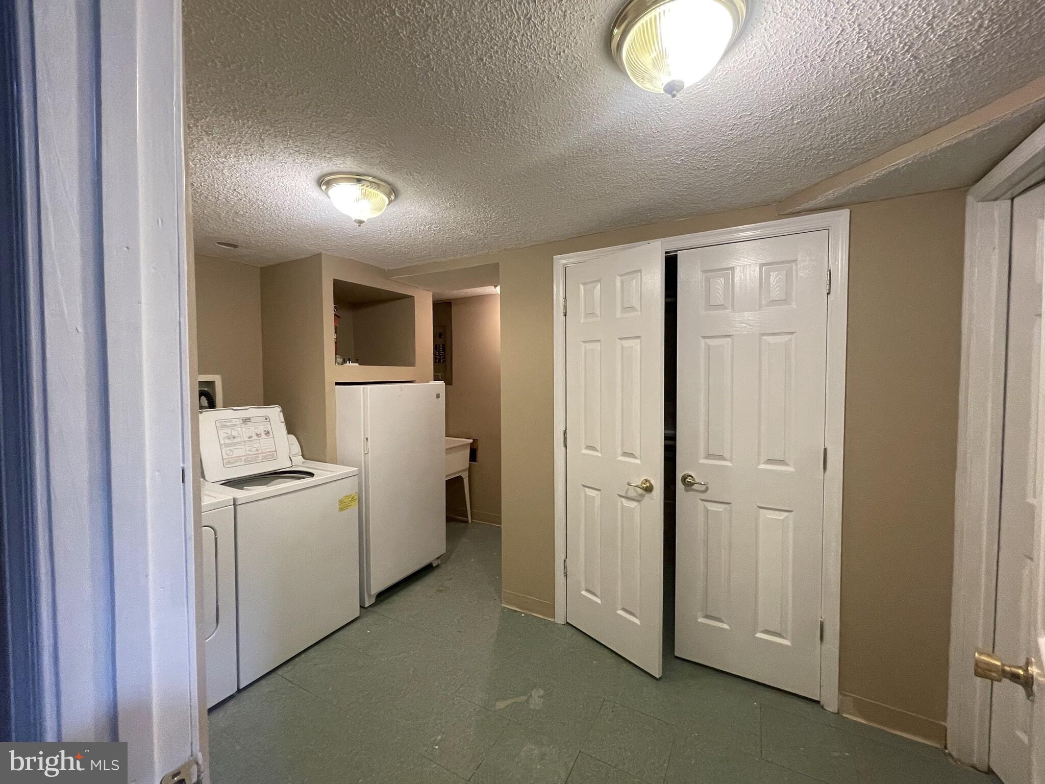 PLEASANT HILLS - Residential Lease