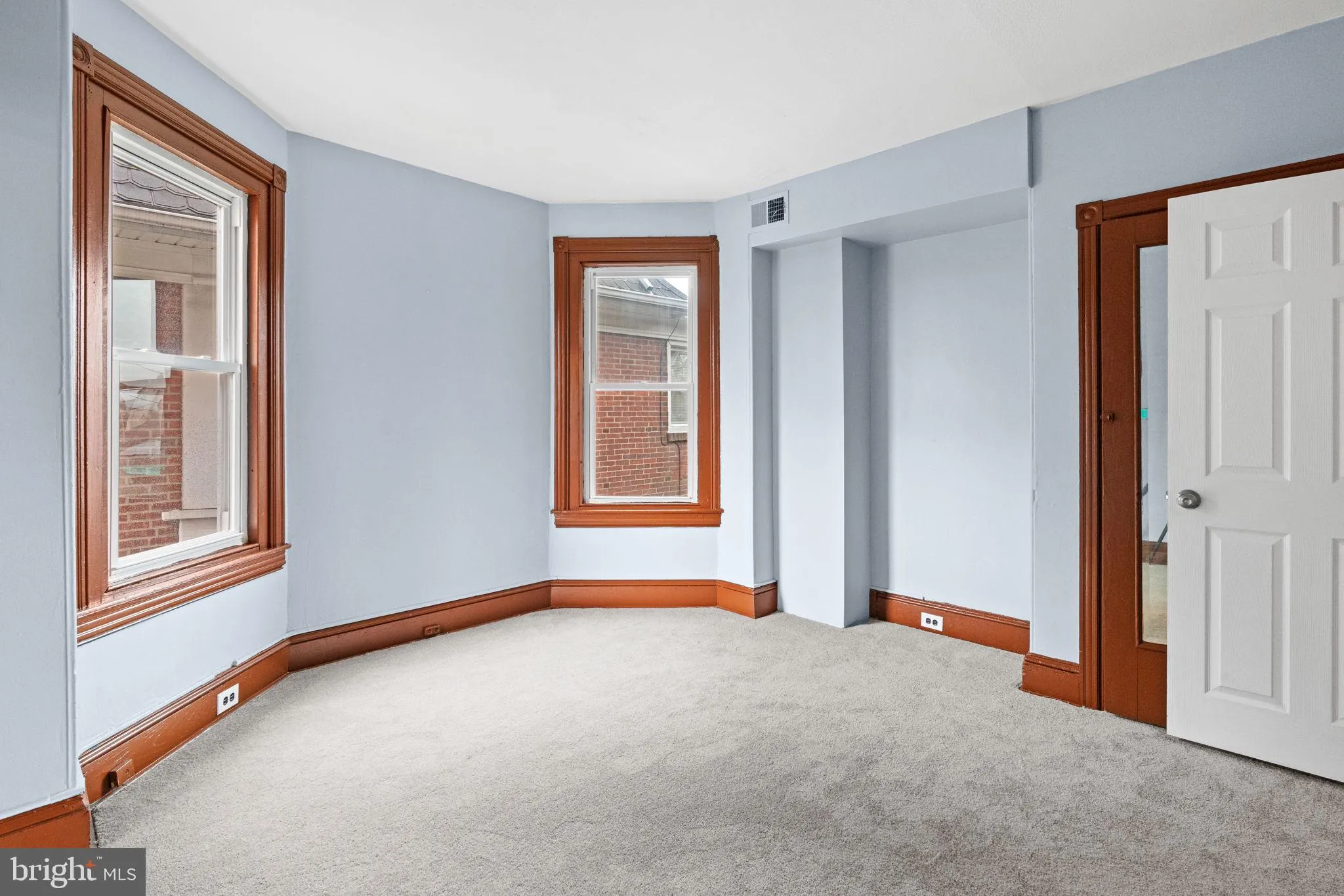 Norristown, Pennsylvania 19401, United States, 5 Bedrooms Bedrooms, ,2 BathroomsBathrooms,Residential,Contingent,105872