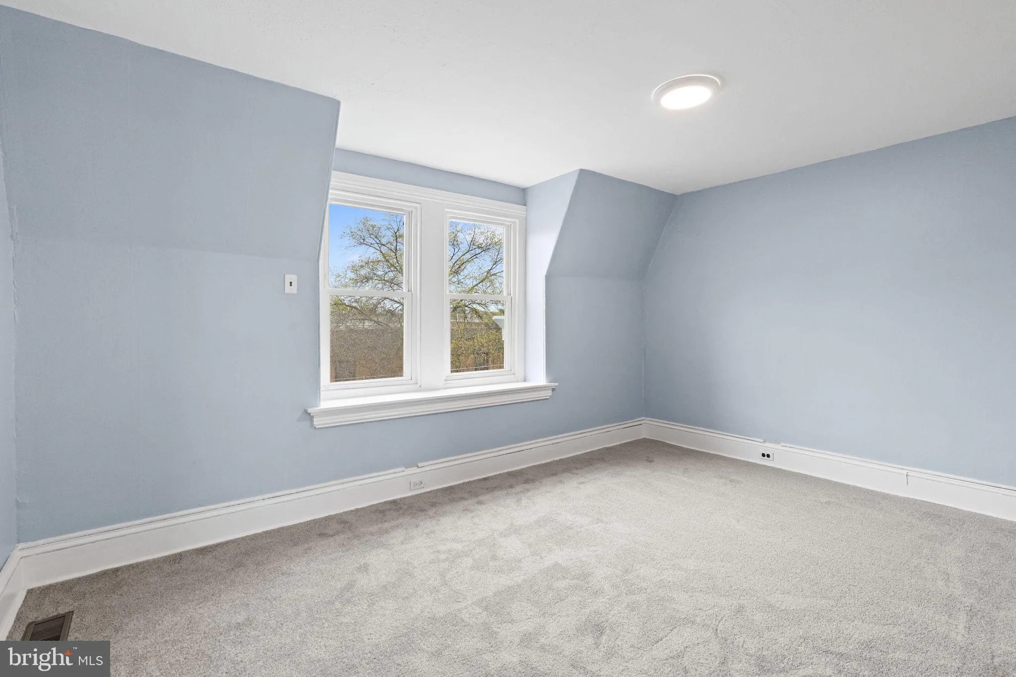 Norristown, Pennsylvania 19401, United States, 5 Bedrooms Bedrooms, ,2 BathroomsBathrooms,Residential,Contingent,105872