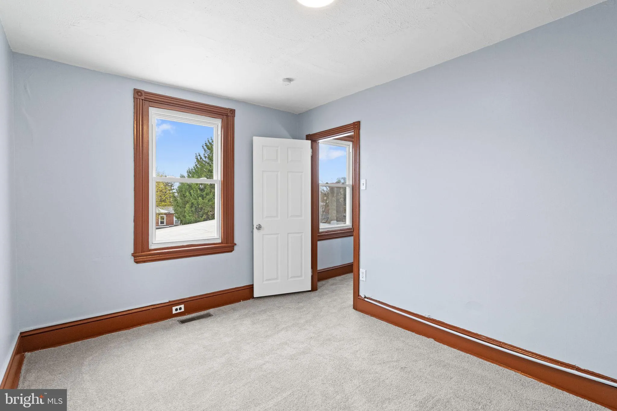 Norristown, Pennsylvania 19401, United States, 5 Bedrooms Bedrooms, ,2 BathroomsBathrooms,Residential,Contingent,105872