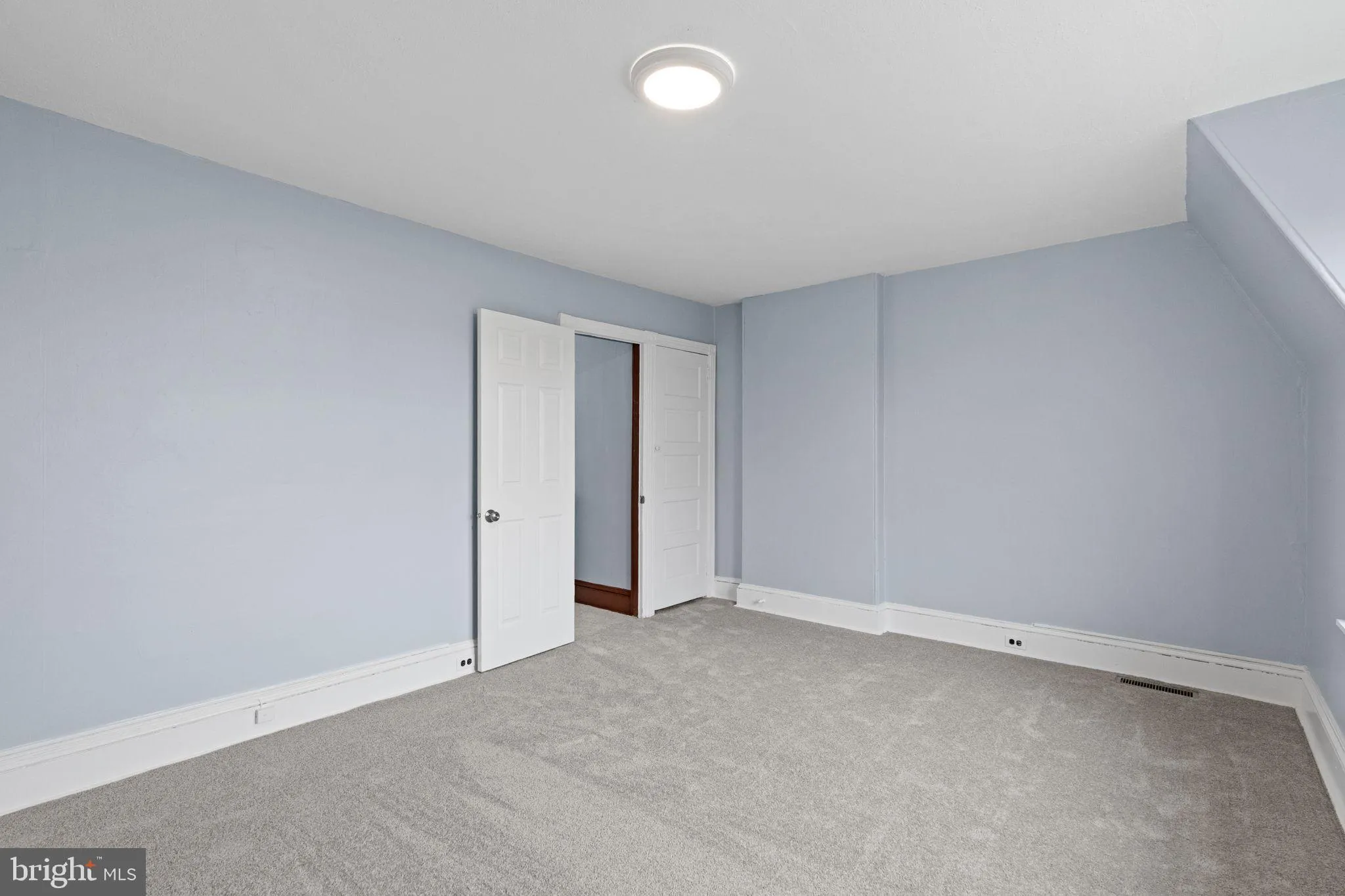 Norristown, Pennsylvania 19401, United States, 5 Bedrooms Bedrooms, ,2 BathroomsBathrooms,Residential,Contingent,105872