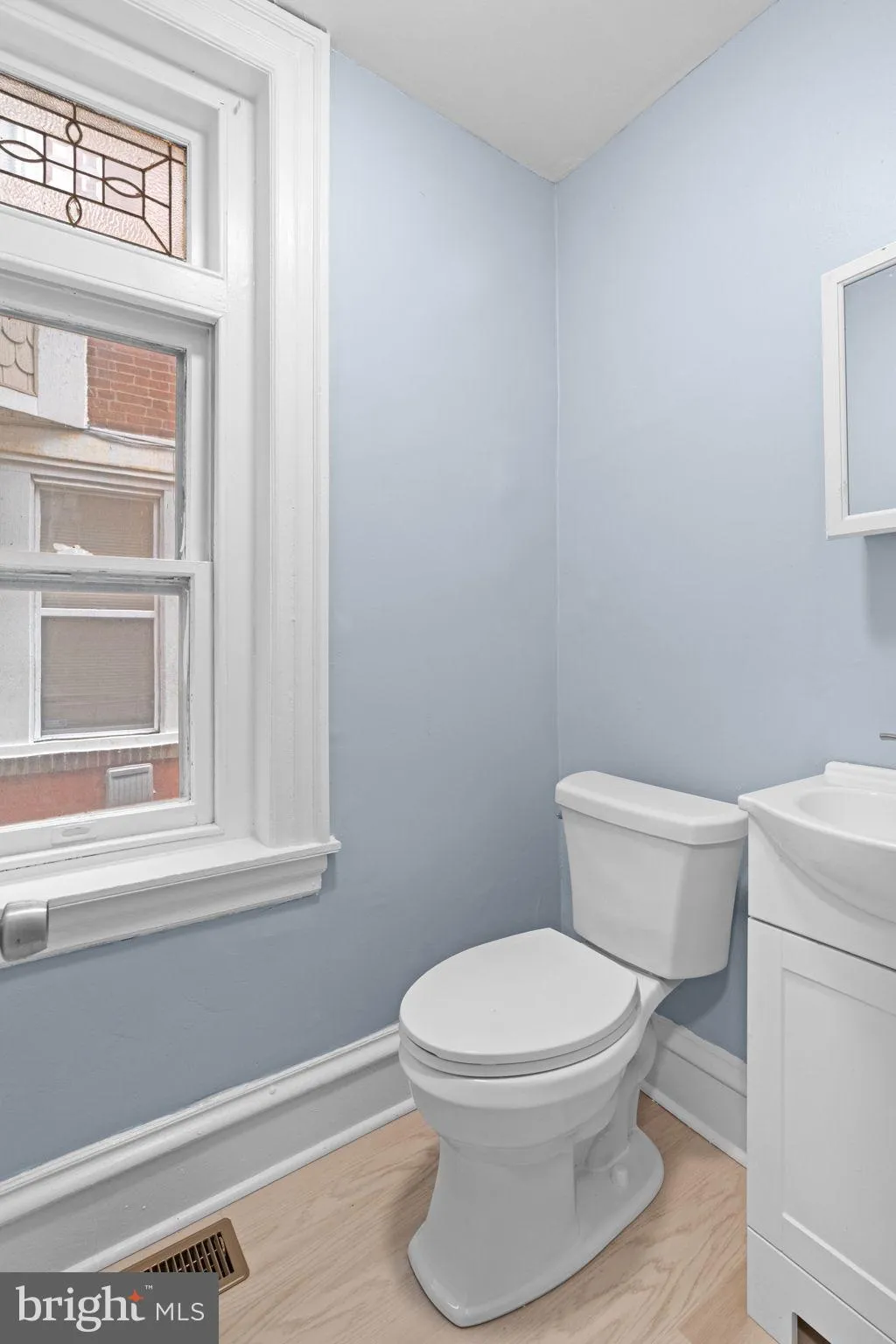 Norristown, Pennsylvania 19401, United States, 5 Bedrooms Bedrooms, ,2 BathroomsBathrooms,Residential,Contingent,105872