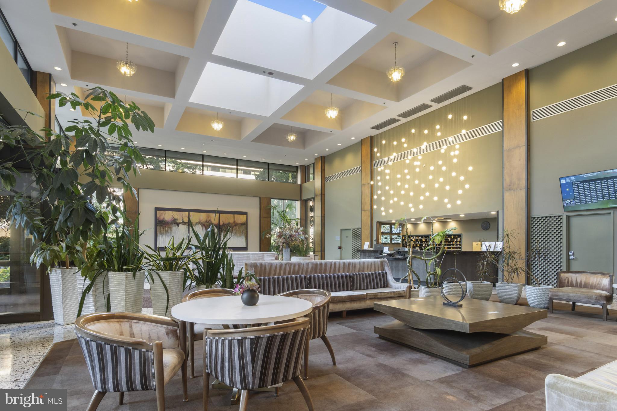 SKYLINE HOUSE - Residential