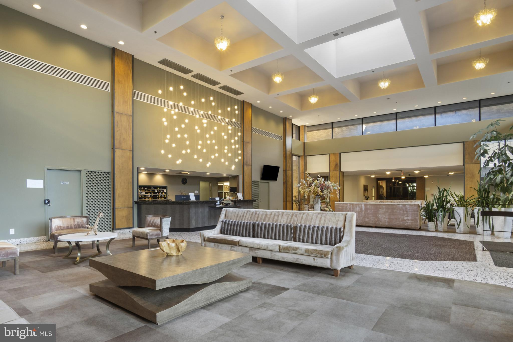 SKYLINE HOUSE - Residential