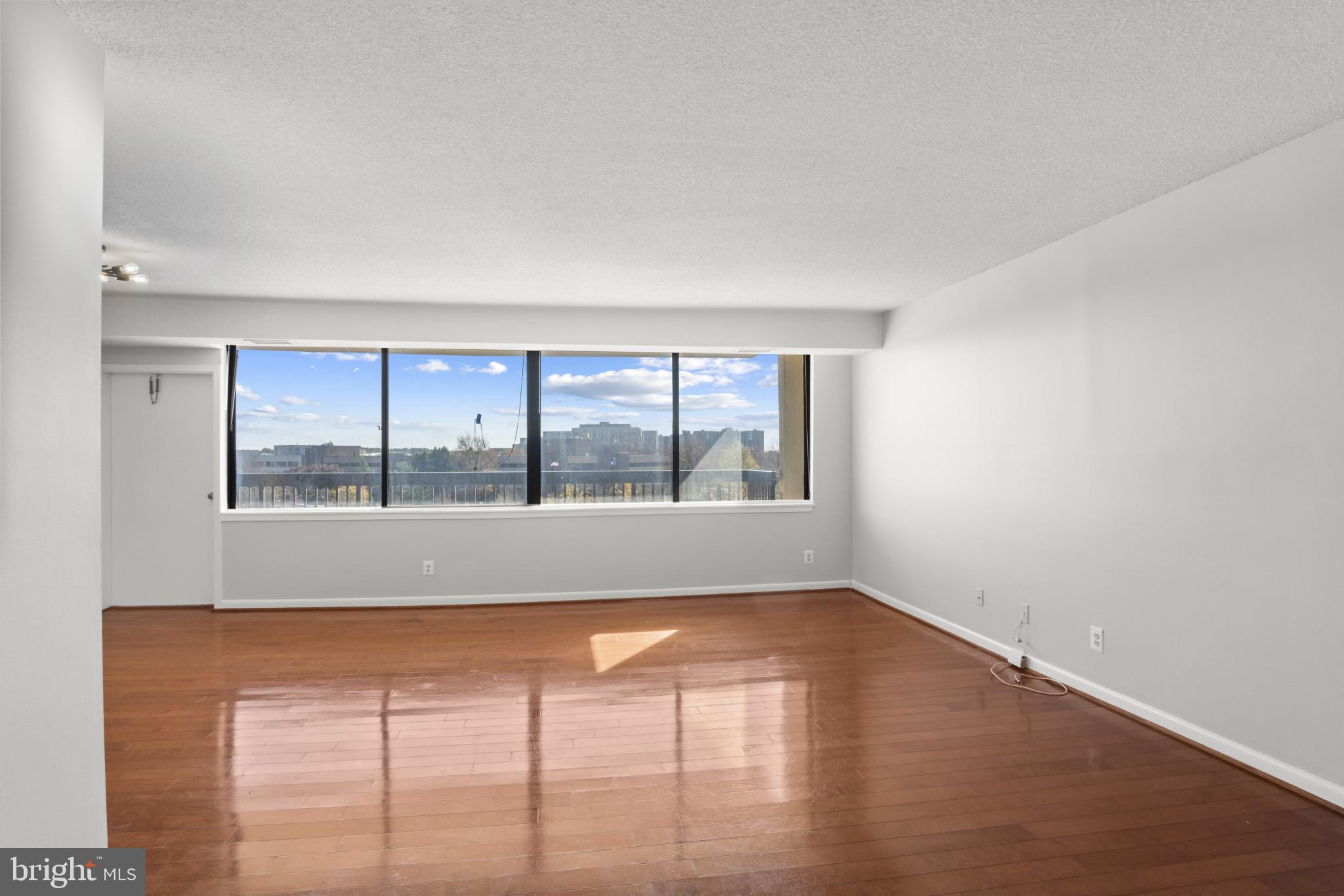 SKYLINE HOUSE - Residential