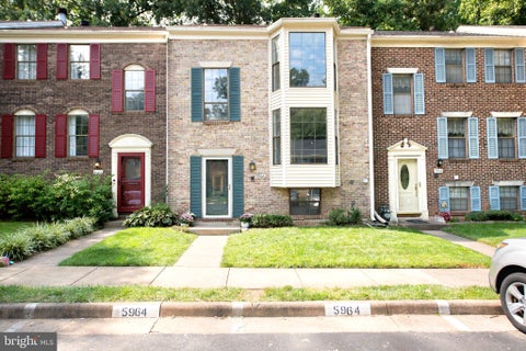 Townhouse For Sale - 5964 Clerkenwell Court<br/> BURKE, VA 22015