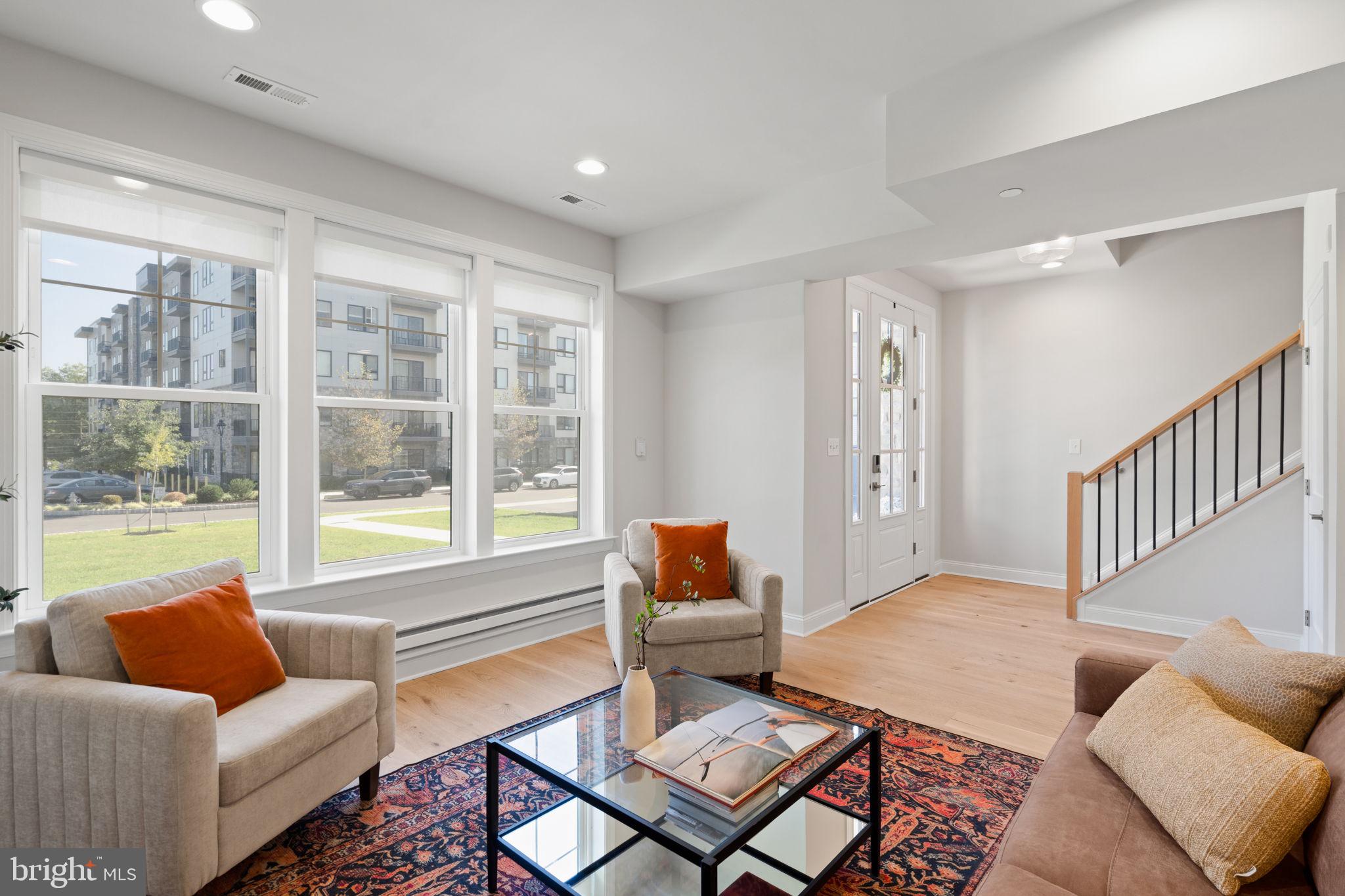 359 W HORSESHOE TRAIL