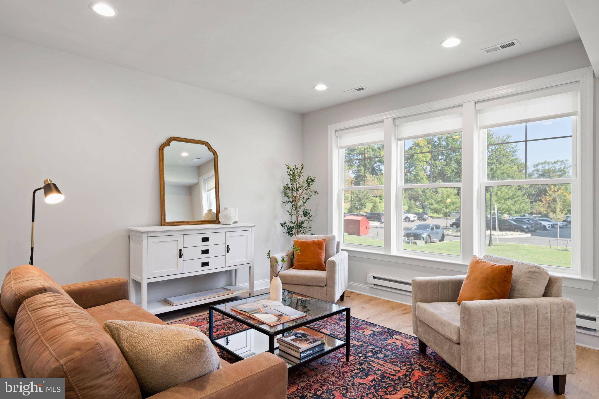 359 W HORSESHOE TRAIL
