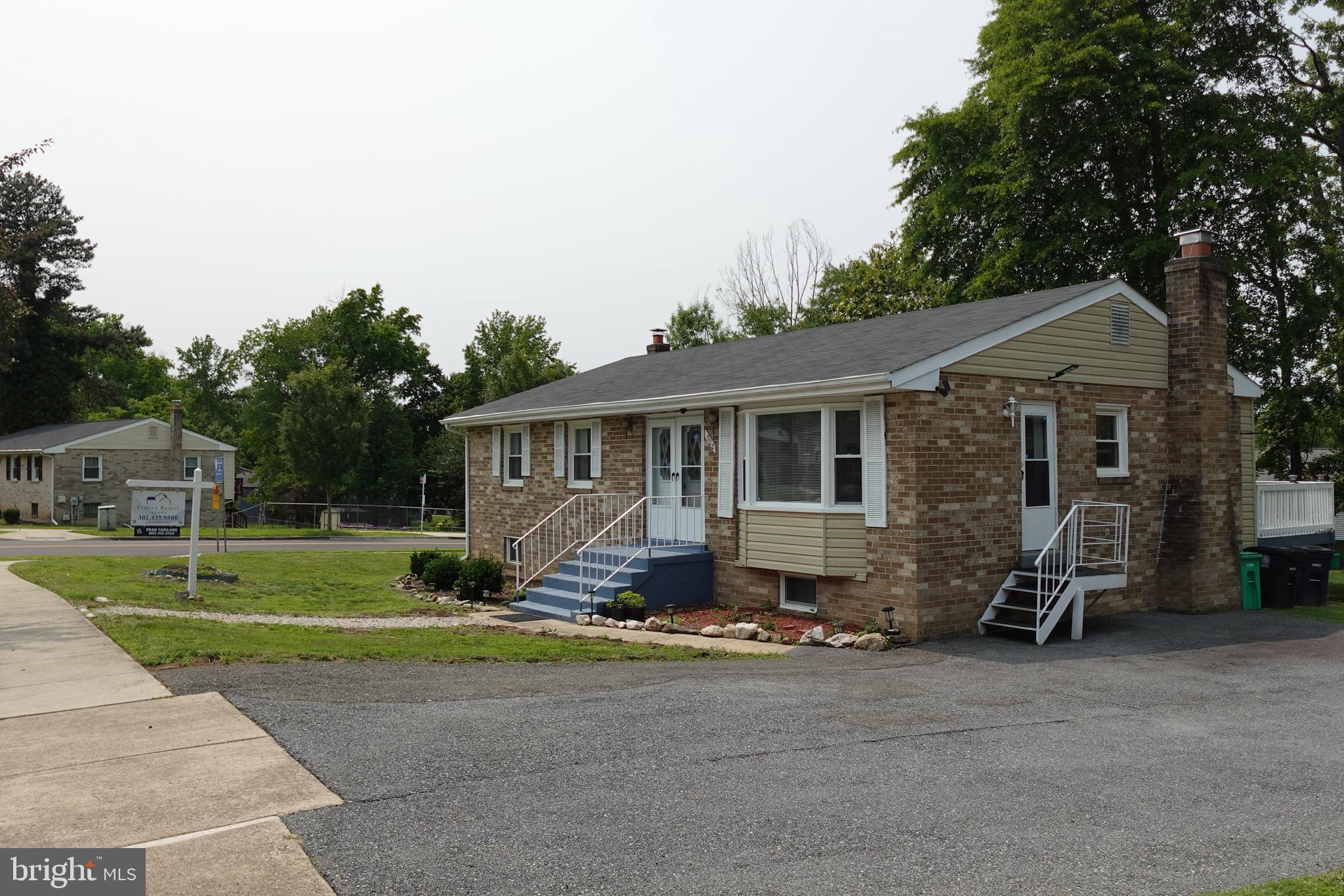 900 E TANTALLON DRIVE