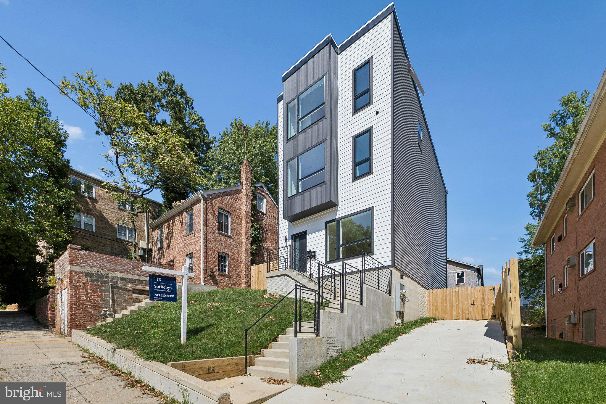 5046 ASTOR PLACE SE