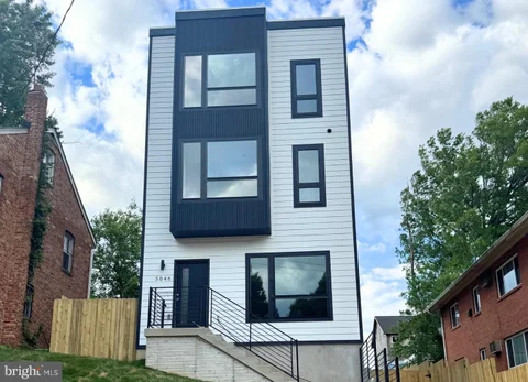 MLS: DCDC2281612