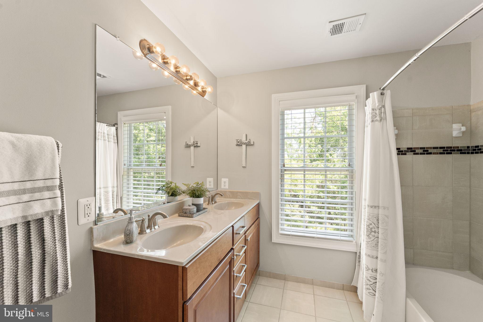 OAK KNOLL FARMS - Residential