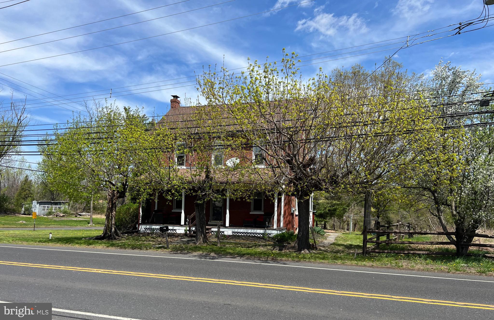 1141 N GRAVEL PIKE