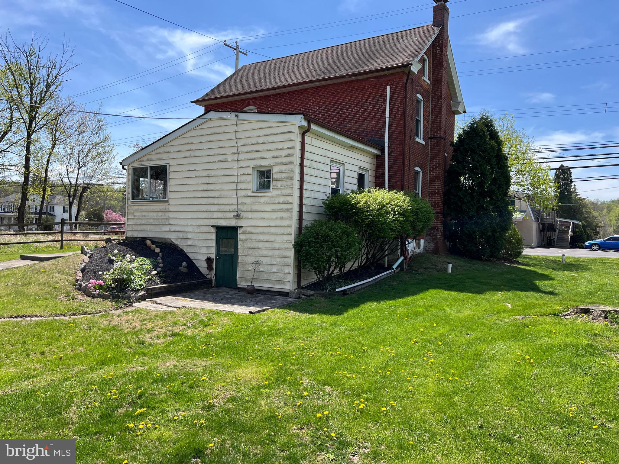 1141 N GRAVEL PIKE