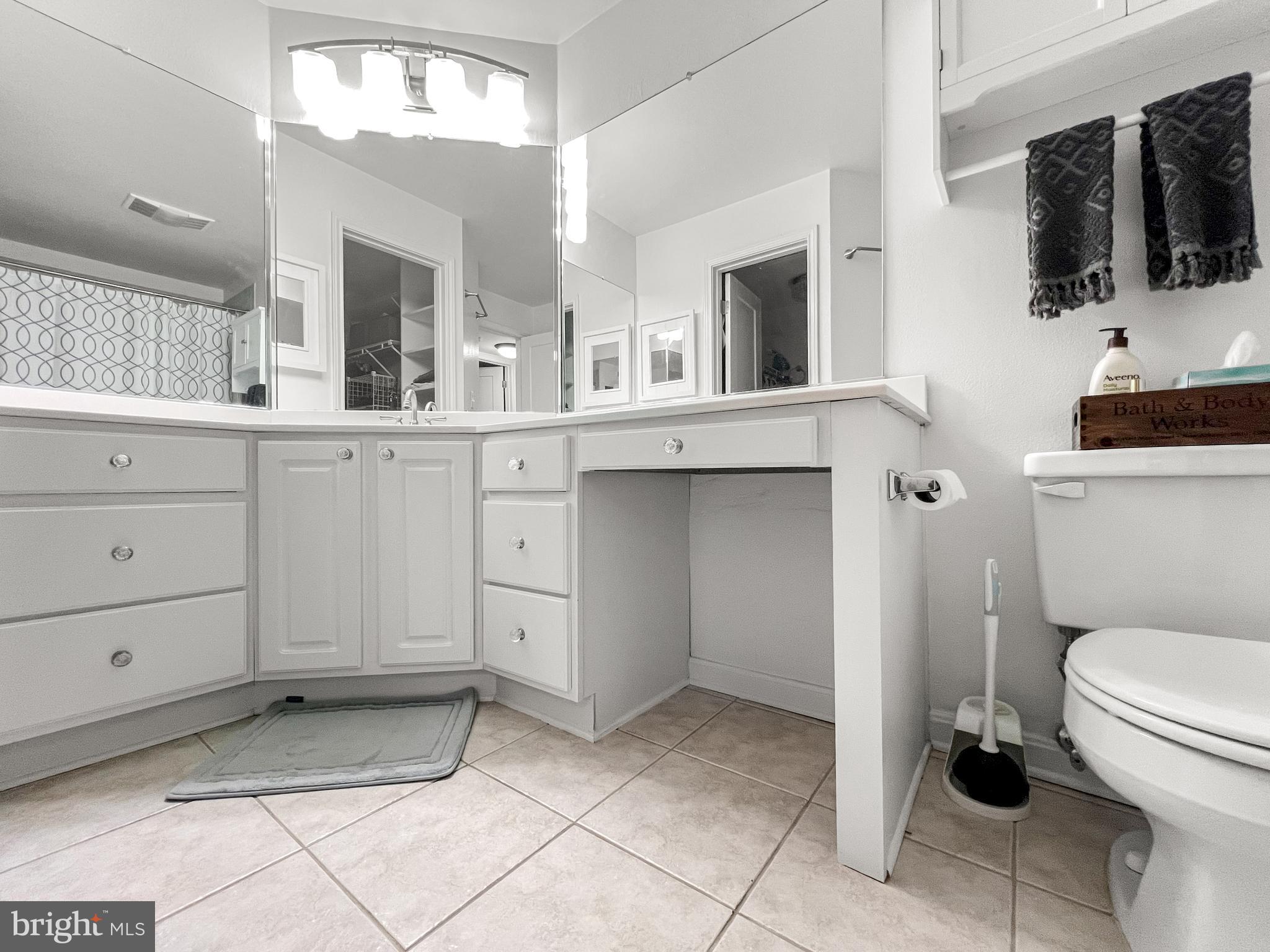 PENDERBROOK SQUARE CONDOMINIUMS - Residential Lease