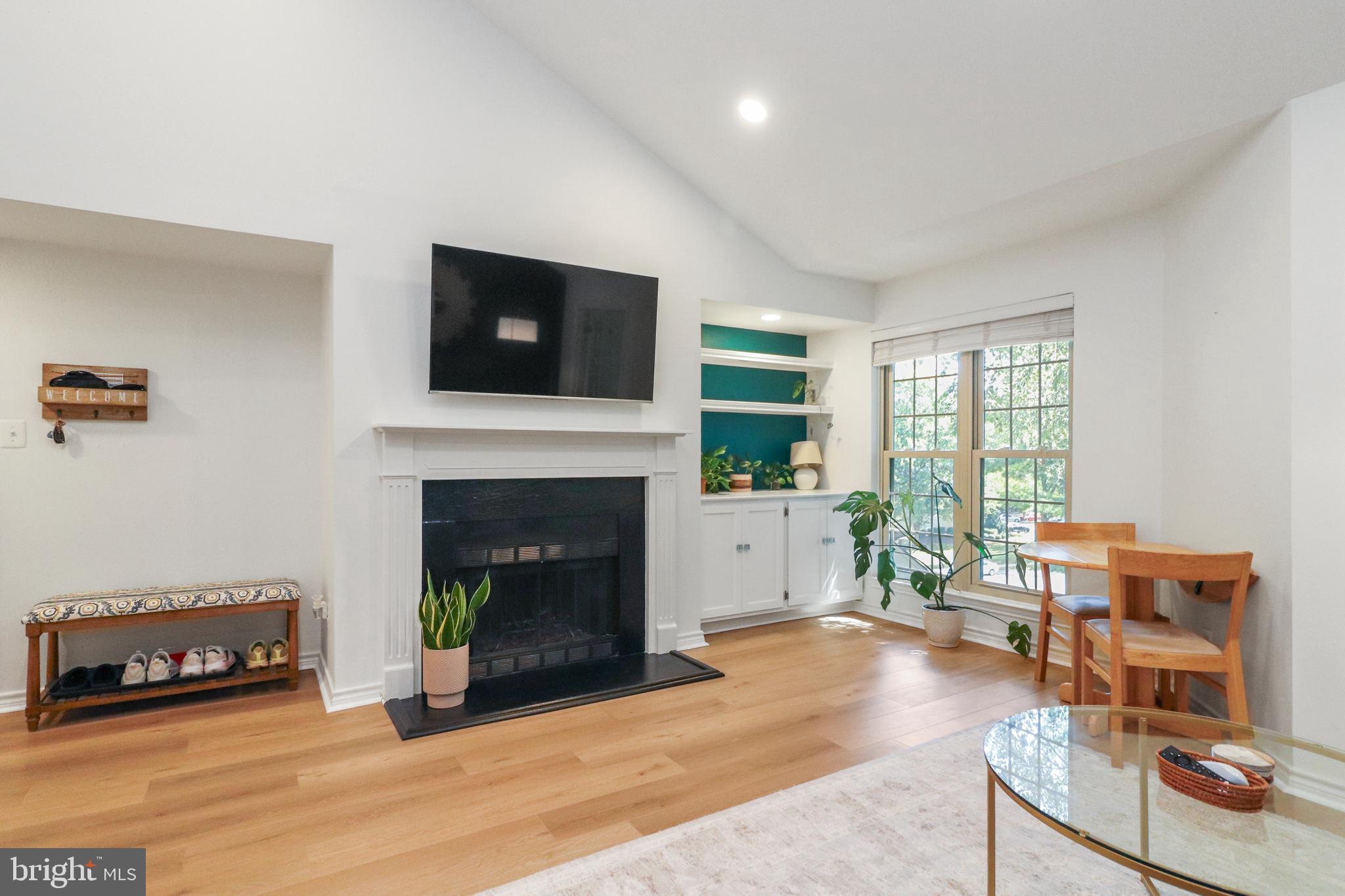 PENDERBROOK SQUARE CONDOMINIUMS - Residential Lease