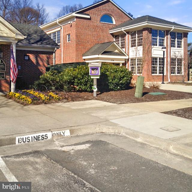 PENDERBROOK SQUARE CONDOMINIUMS - Residential Lease