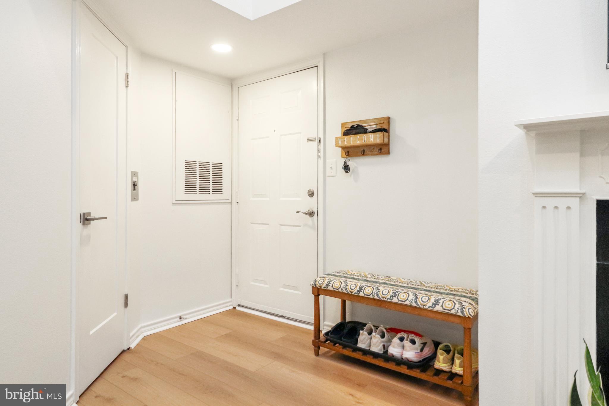 PENDERBROOK SQUARE CONDOMINIUMS - Residential Lease