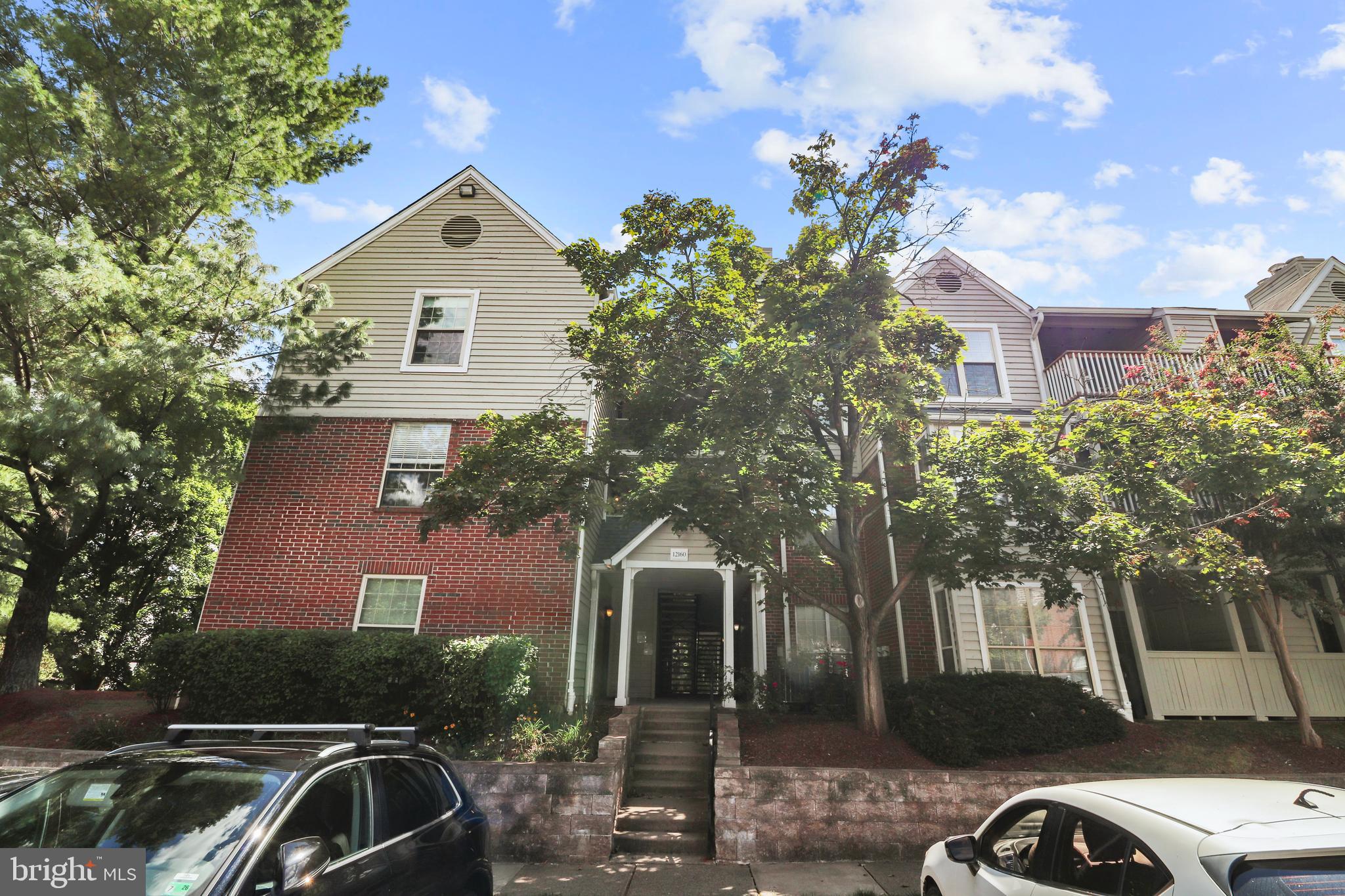 PENDERBROOK SQUARE CONDOMINIUMS - Residential Lease