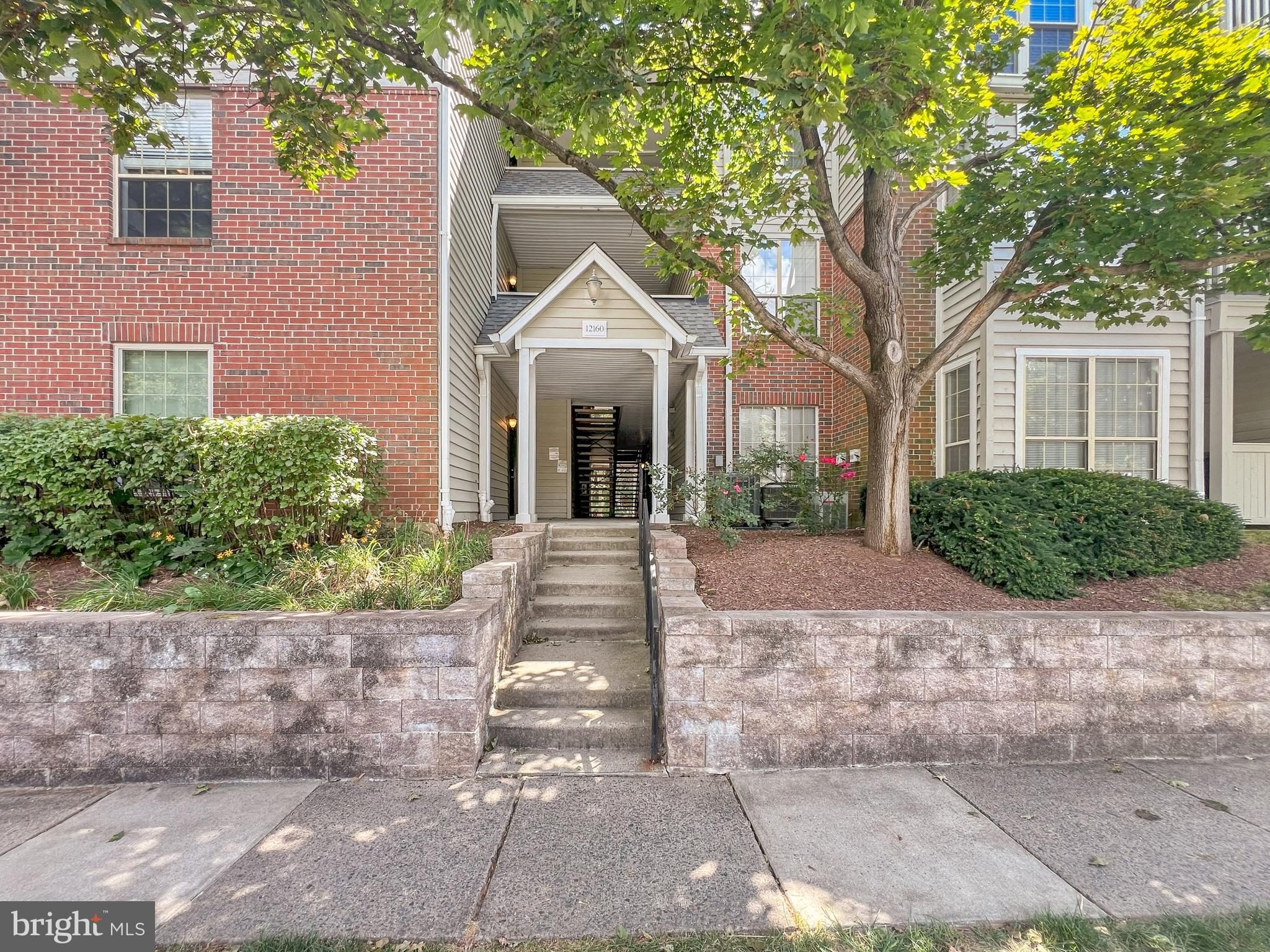 PENDERBROOK SQUARE CONDOMINIUMS - Residential Lease