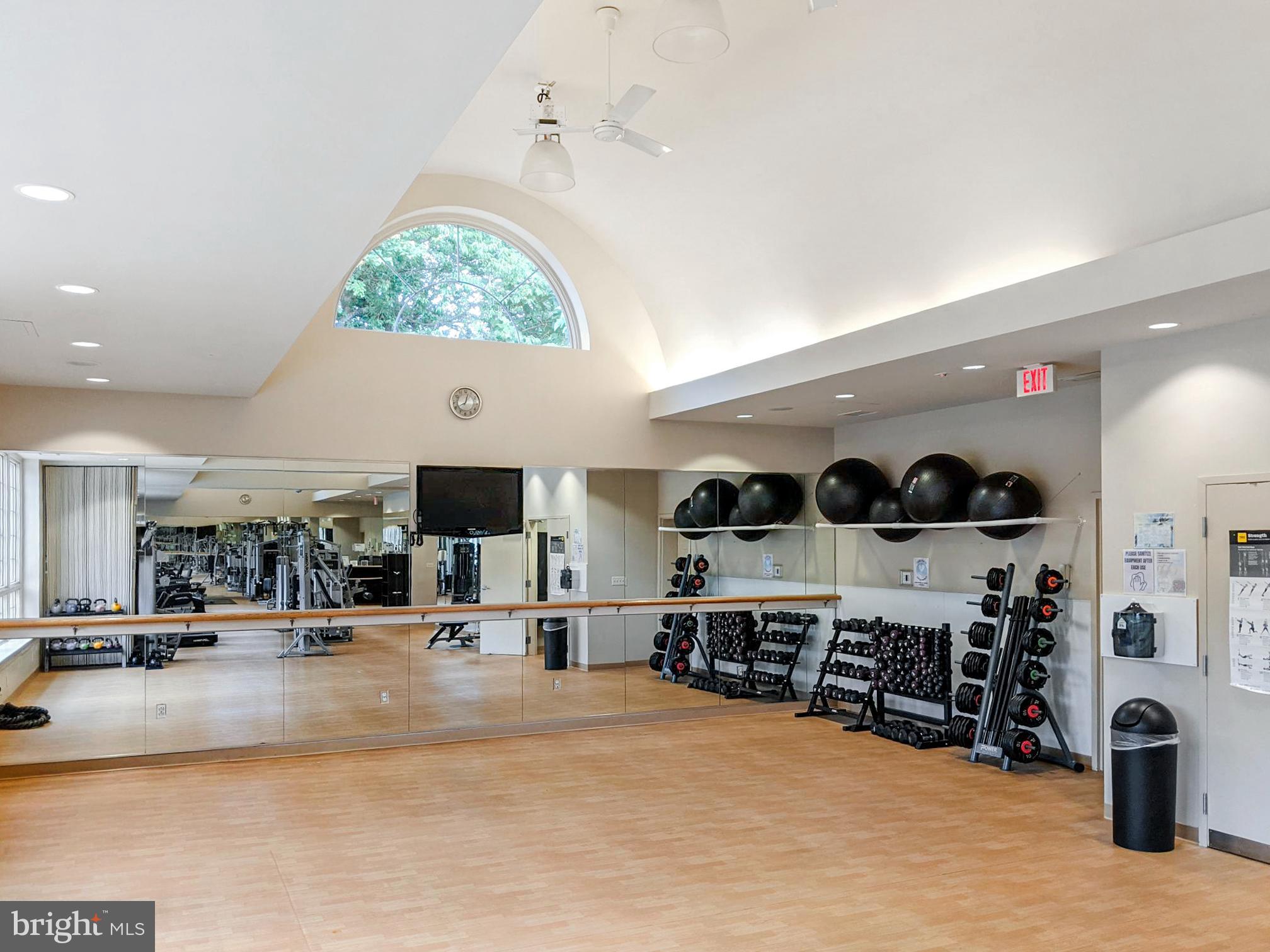 PENDERBROOK SQUARE CONDOMINIUMS - Residential Lease