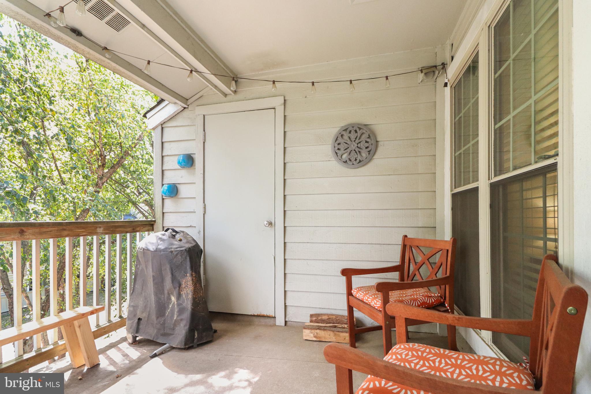 PENDERBROOK SQUARE CONDOMINIUMS - Residential Lease